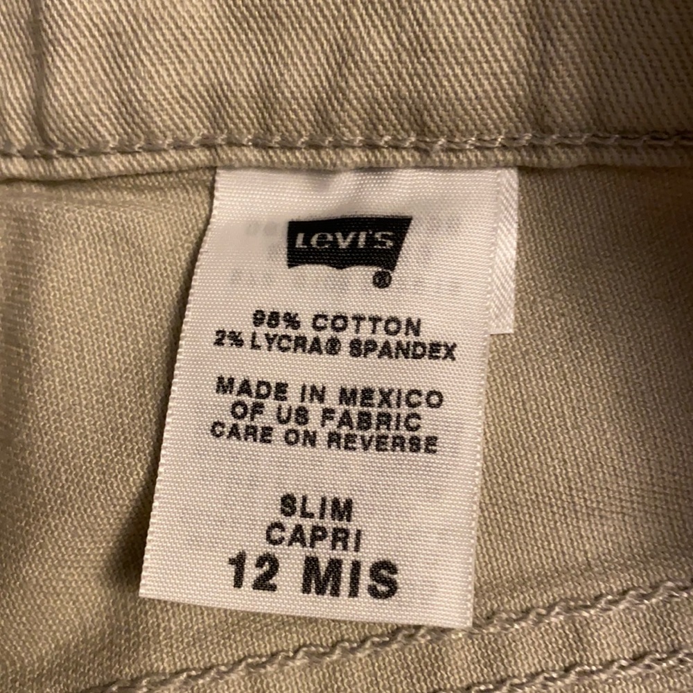 Levi’s Capri’s - Picture 10 of 15